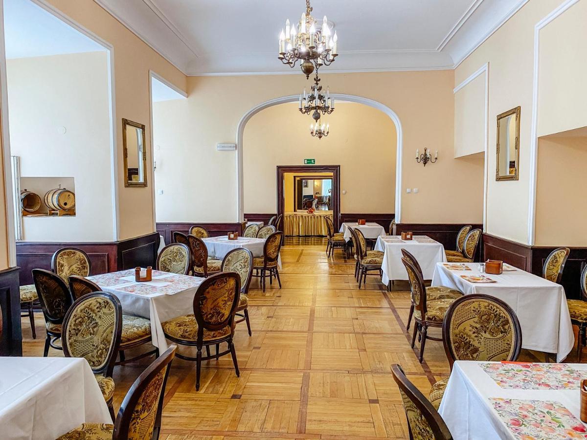 Zamek Krolewski W Rydzynie Hotel Rydzyna